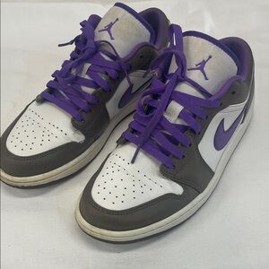 Nike Air Jordan Men’s 1 low Purple Mocha size 9